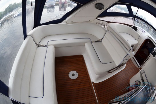 Моторная яхта Bavaria 32
