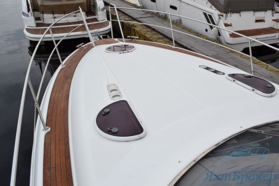 Моторная яхта Bavaria 32